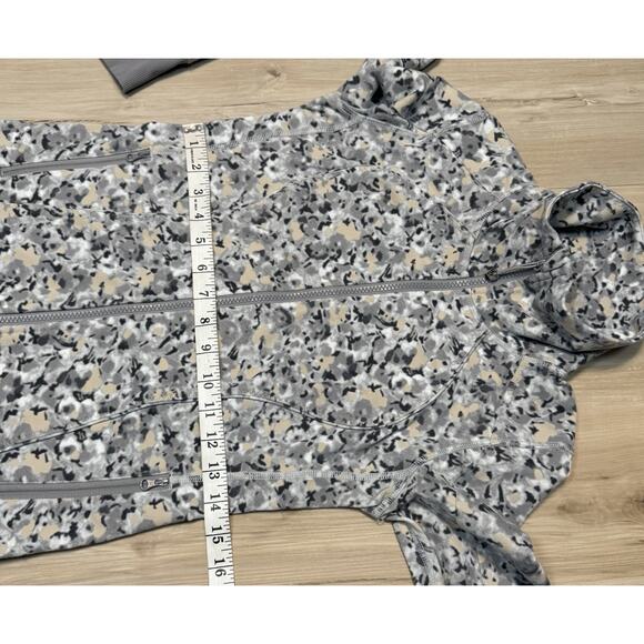 Lululemon sz 4 Nice Asana Jacket Not So Petite Fleur Silver Spoon Luon - Picture 10 of 16